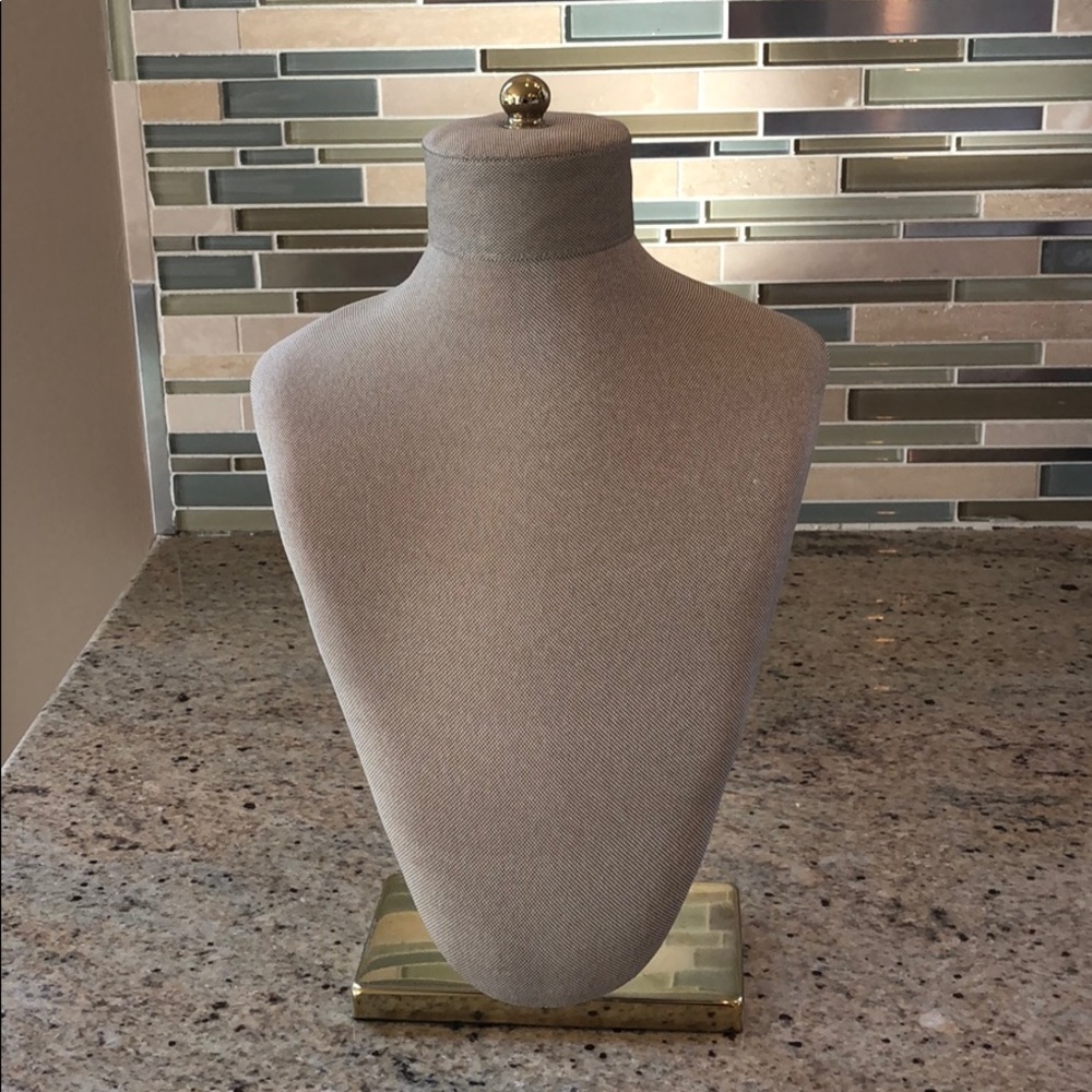 Necklace holder